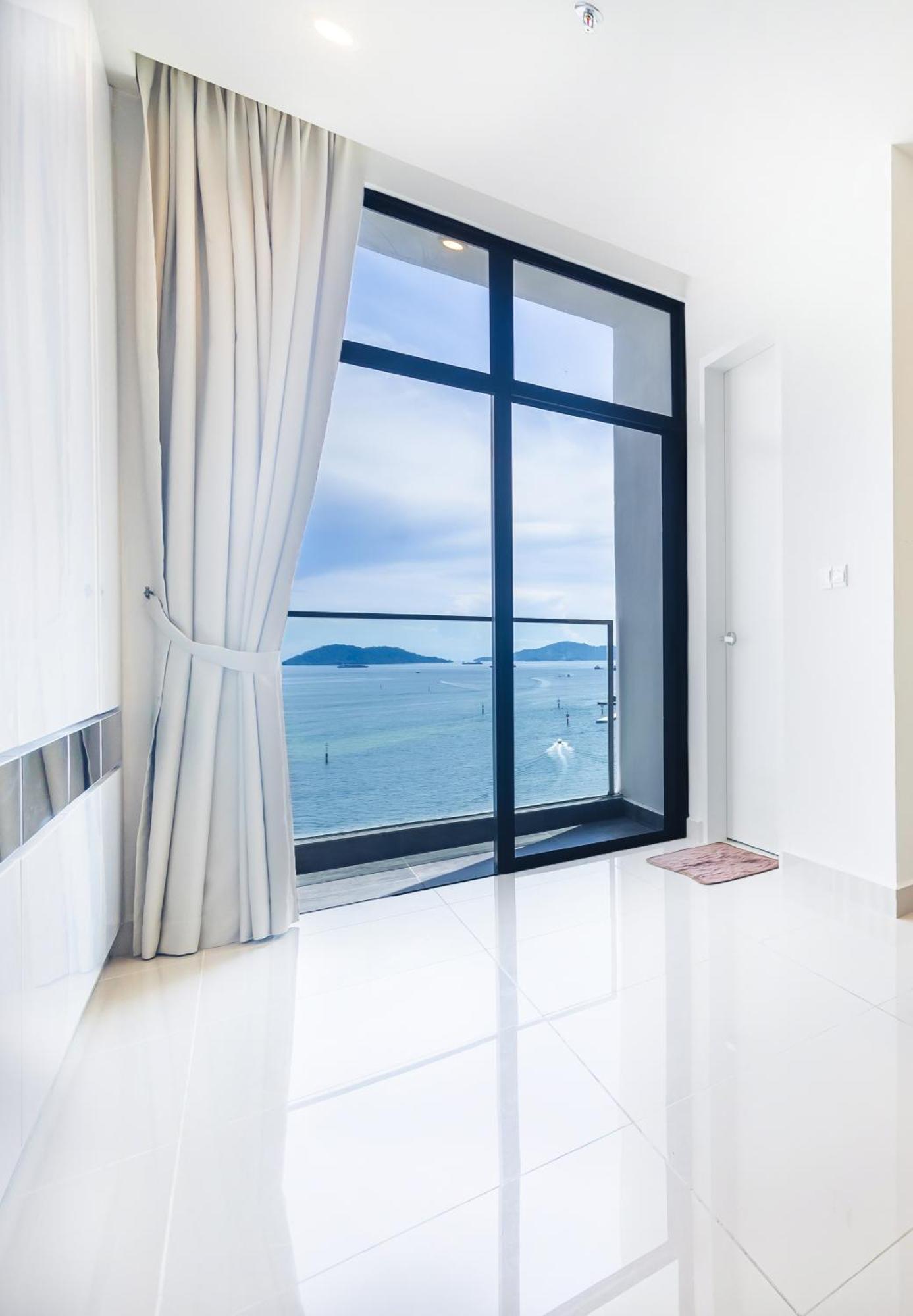 Charis Seaview At The Shore Pangsapuri